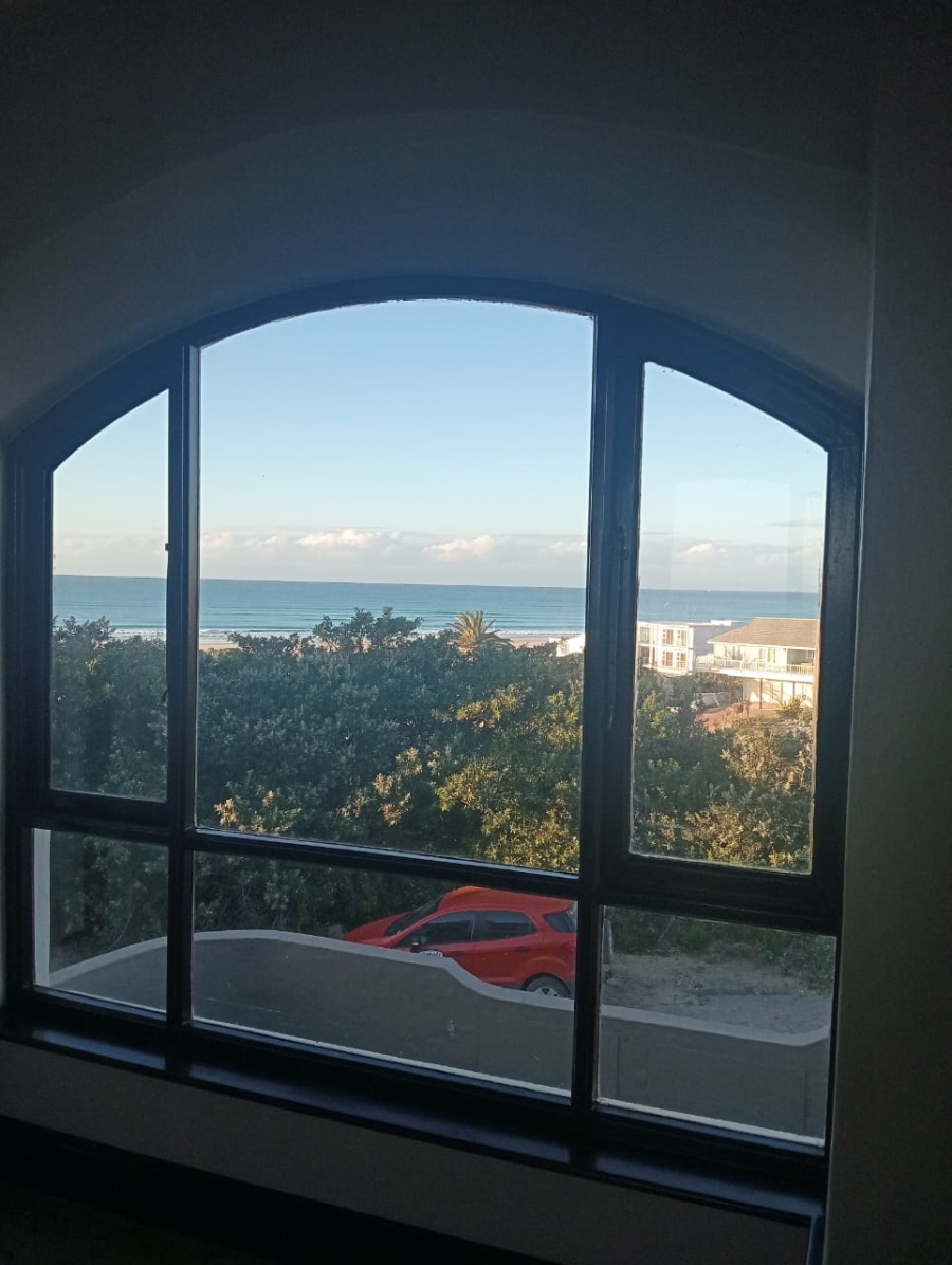 5 Bedroom Property for Sale in Paradise Beach Eastern Cape